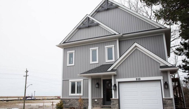 Newly built cottage by the beach! (Lower level)