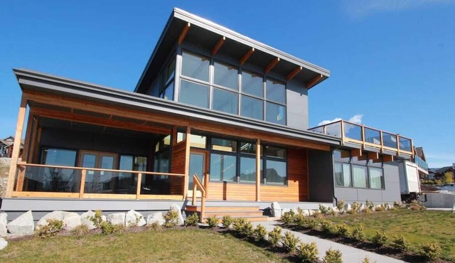 Newly Built Luxury home with Water View!