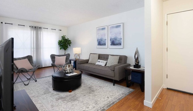 Newly Renovated 2BR | w/Parking & Near NLRHC