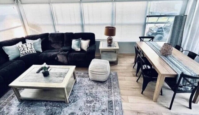 Newly renovated 2-bedroom trailer with large add-a-room in Sherkston Shores park