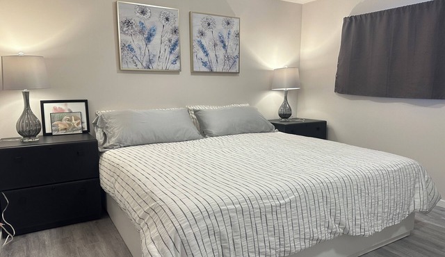 Newly Renovated 2 BED 2 BATH Garden Suite