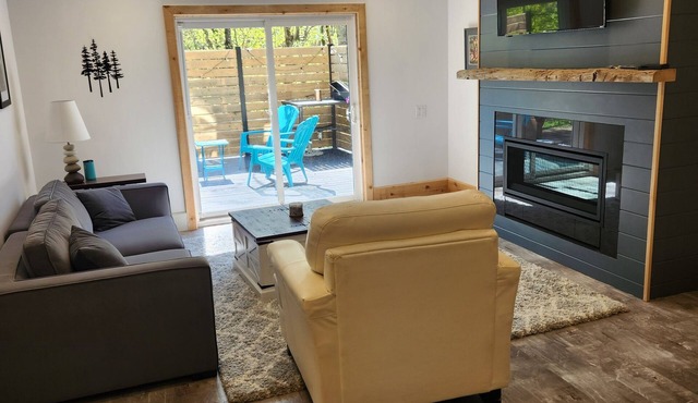 Newly renovated vacation rental! 20 minutes to Algonquin. Stay & play in Muskoka
