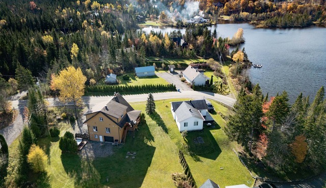 Nordlys with hot tub - lake access & petfriendly