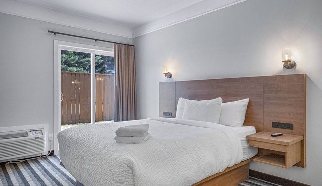 Northwinds | Double Queen + King Adjoining Room