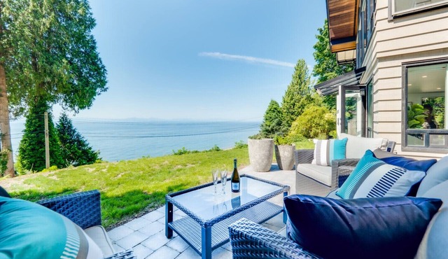 *Ocean Beach - New elegant private 2 bdr suite by the sea*