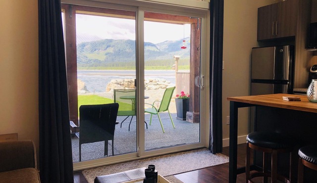Ocean Front Vacation Suite - The Whale's Tale
