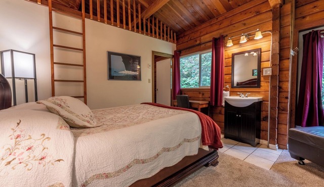 Ocean View Log Lodge with queen bed. Hot breakfast included.