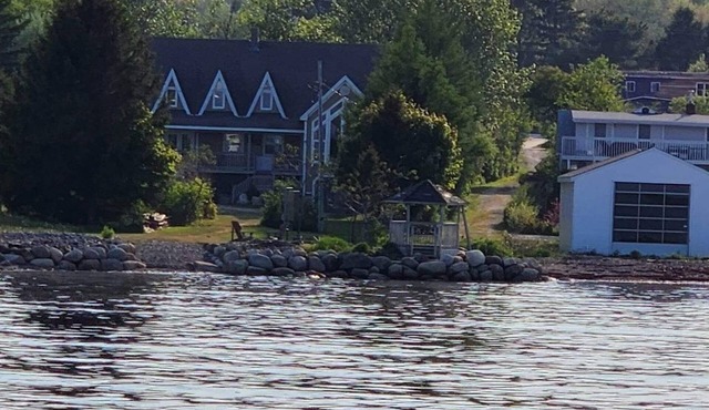 Oceanfront cozy comfortable cottage!