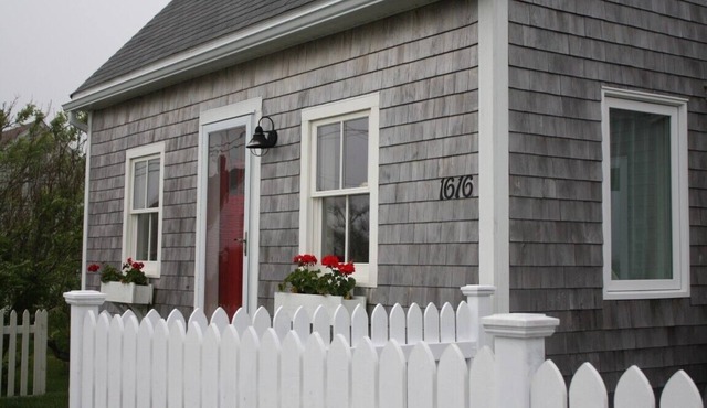 Oceanfront home in historic village, near Halifax & Peggys Cove, great for 2!