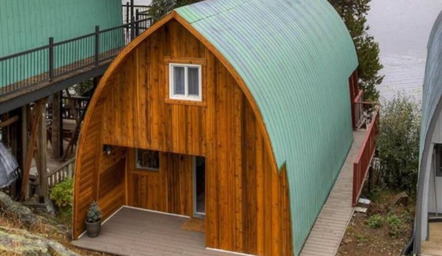 October Sky - Cabin on the Lake! Near Big White 35 mins to Kelowna