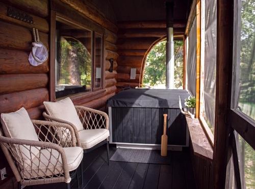 Off-Grid Mountain Lodge & 4 Cabins - Sauna, Hot Tub & Fishing