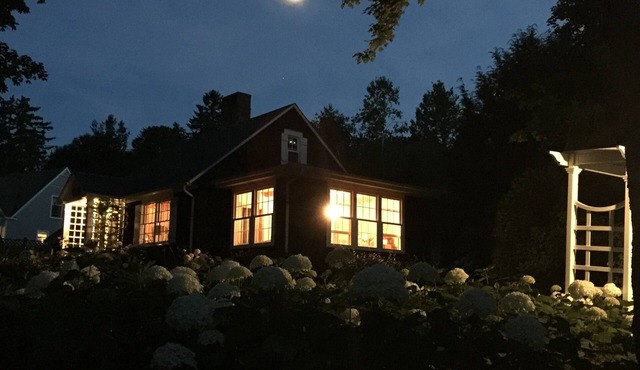 One of a kind Enchanting Cottage steps to Westfield Golf & Country Club