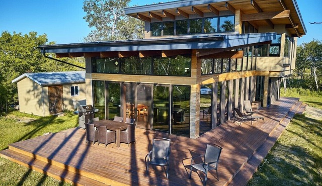 One of Kind LakeFront Cottage Home With Gorgeous Lake Views, Huge Deck