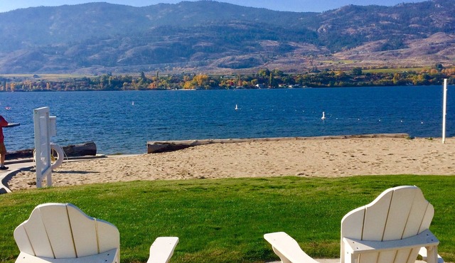 Osoyoos Beachside Cottage *Almost lakefront!* #83