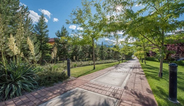 Osoyoos lakefront townhouse. Located in the quiet community of Casa Del Lago.