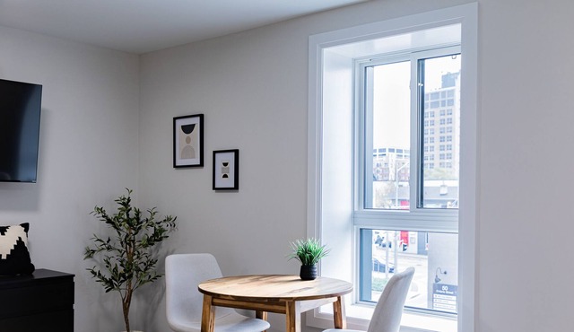 Oversized Trendy Studio Unit in Prime Downtown location