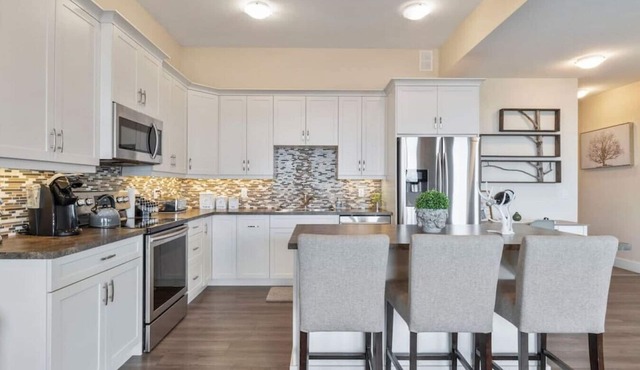 OWAV - Lower · Oh What A View! Lower Suite - Sleeps 6