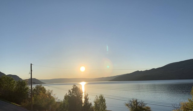 Paradise view by the Lake
