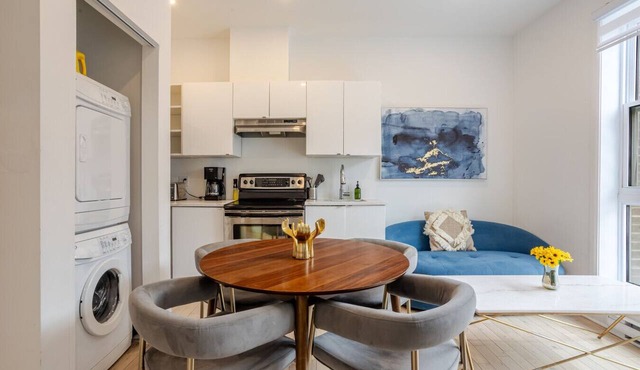 Peaceful 1BR Getaway Near MTL`s Gay Village