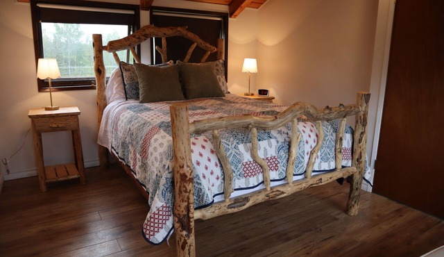 Peaceful Chalet! Renovated Whole House on Taylor Lake in the Cariboo