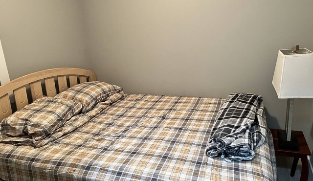 Peaceful Home. Close to Shopping Centre, Hospital and Airport