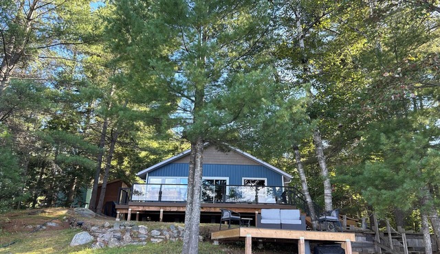 Peaceful Lakefront Cottage on Harris Lake