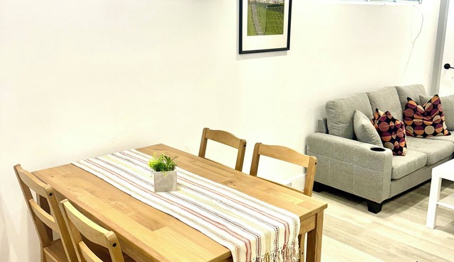 Peaceful stay in Montreal - Large 3 1/2 near parks and attractions