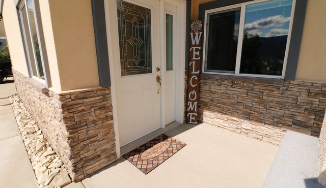 Peachland Pointe in Wine Country 180° Lake Views!