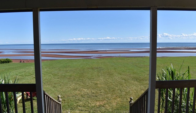 PEI oceanfront cottage within 25 minutes of Charlottetown and golfing