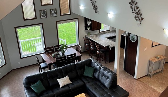 Pelican Lake Fish & Golf Get-Away, Beautiful Pleasant Valley Home
