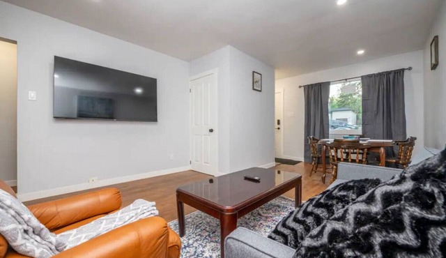 Perfect Stampede Stay | Modern 2BR Near Downtown, Transit & YYC - 4644 – UP
