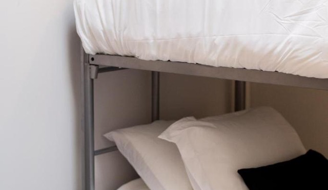Perfectly Located Mile End 2 Bdr Unit by Den Stays