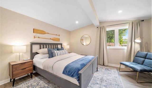 Pet-Friendly 1BR With Office & Fenced Yard