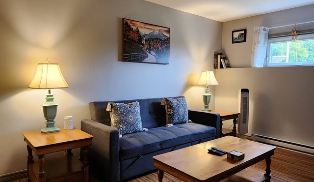Pet friendly place! Close to hiking trails, taphouse, coffee shop, local bakery.