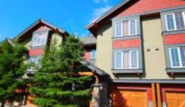 Pinnacle Ridge Chalets by Fernie Lodging