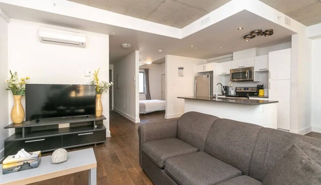 Place-Des-Arts 1-Bedroom Condo