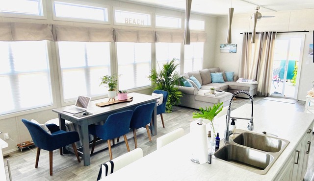 Plant Lovers 3 BR Family Cottage at Sherkston Shores