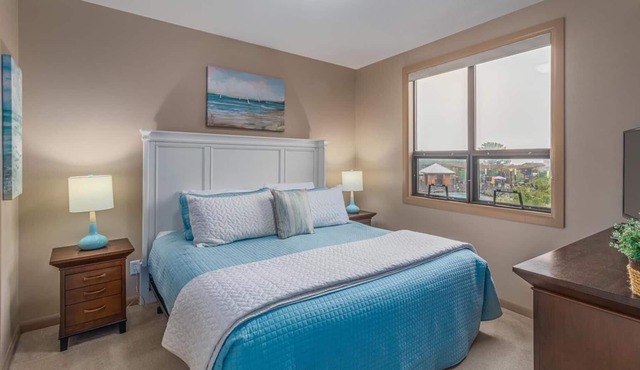 Playa del Sol Beach Themed Getaway! w/pool and lake view