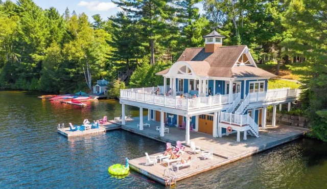 Prime Muskoka Resort ~ Beach ~ Pool ~ Watercraft ~ Lake of Bays
