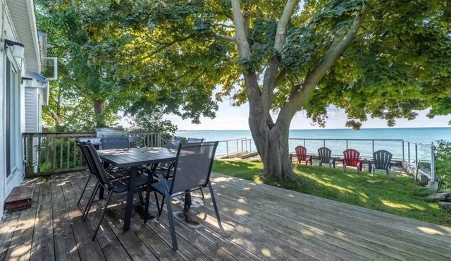 Prince Edward County Lakehouse 3 Bedroom and 3 Bathroom
