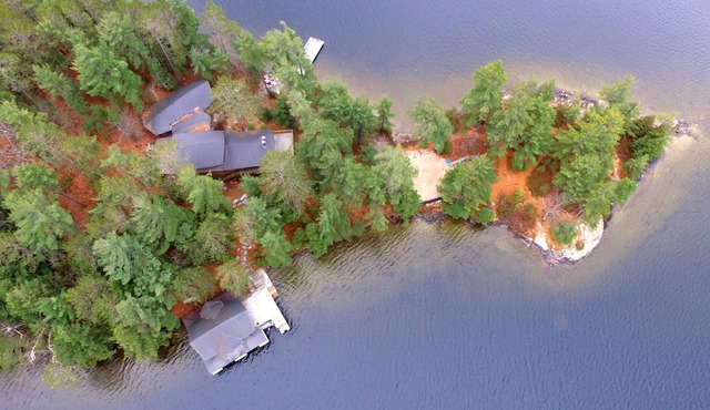 Privacy! Lake Rosseau! A Natural Muskoka Beauty! Sleeps 15! 5 Bath!