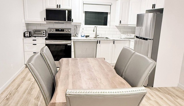 Private 1BR Suite in Whistlebend | Kitchen, Laundry, Parking & 1 Gigabit WiFi
