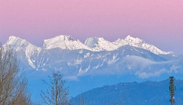 Private 2-bed+1 Bath suite across Fraser River & with majestic views of Mt Cheam