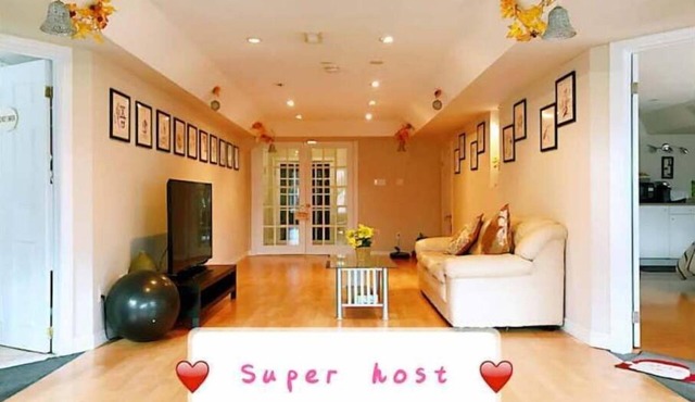Private & Bright walkout apt with 2bdr &2wc&2pk