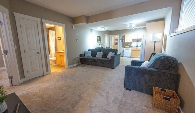 Private Cozy Suite | Full Kitchen | Smart TV | WIFI