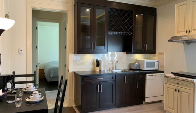 Private cozy suite near Dyke and Fisherman's Wharf