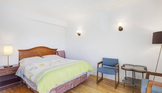 Private Ensuite Room with Large Balcony in Montréal close St. Lawrence River