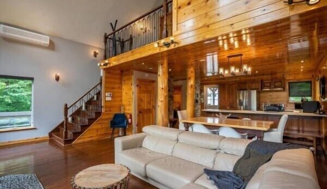 Private Hot Tub | Hiking | Skiing | Carriole