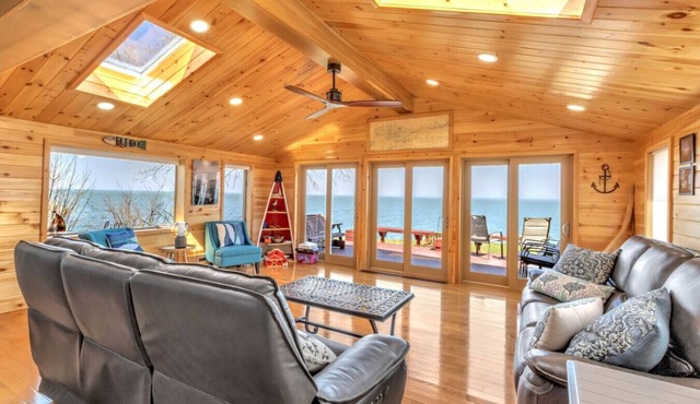 Private Lakefront Cottage Retreat near Niagara