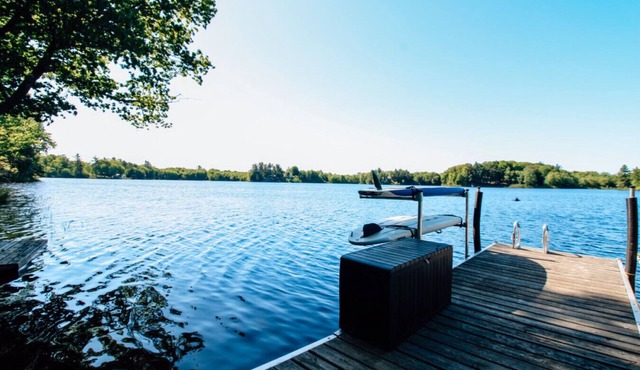 Private Lakeside Cottage